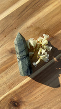 Load image into Gallery viewer, Spider Web Jasper
